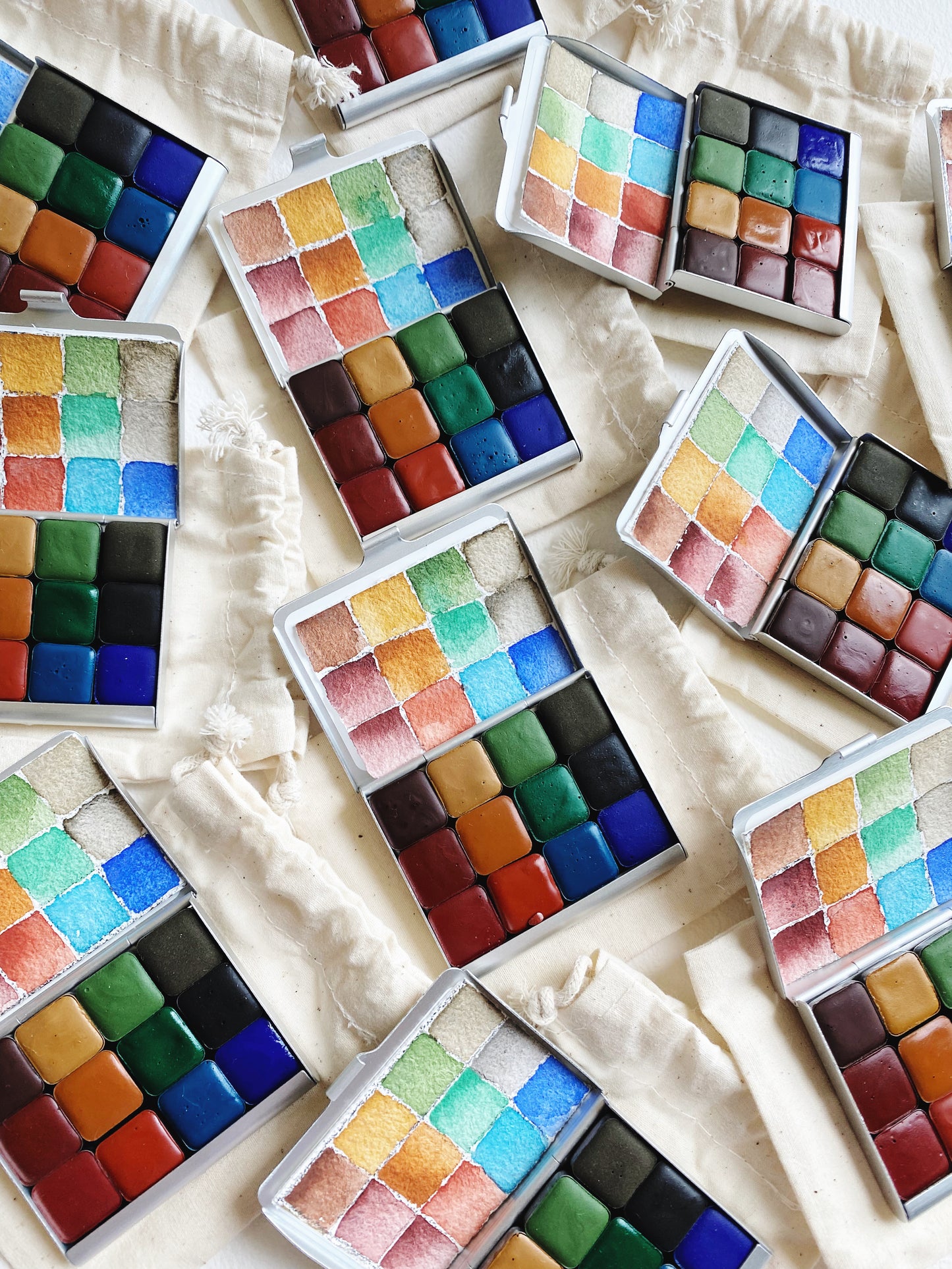 The French Mineral Collection - 12 Mini Pans & Mini Palette