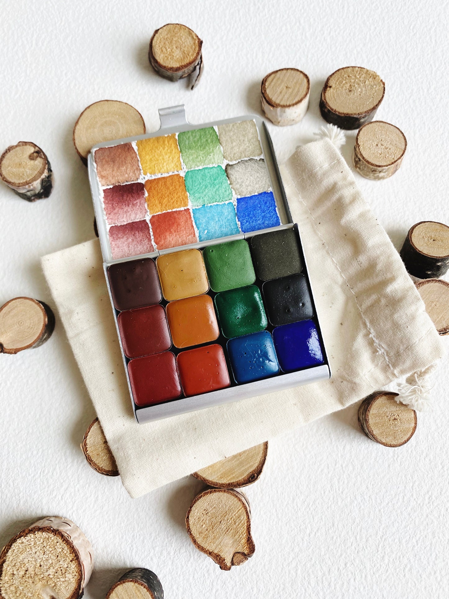 The French Mineral Collection - 12 Mini Pans & Mini Palette